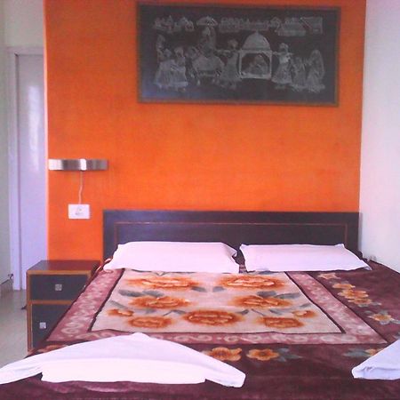 Leela Guest House Varanasi Exterior foto