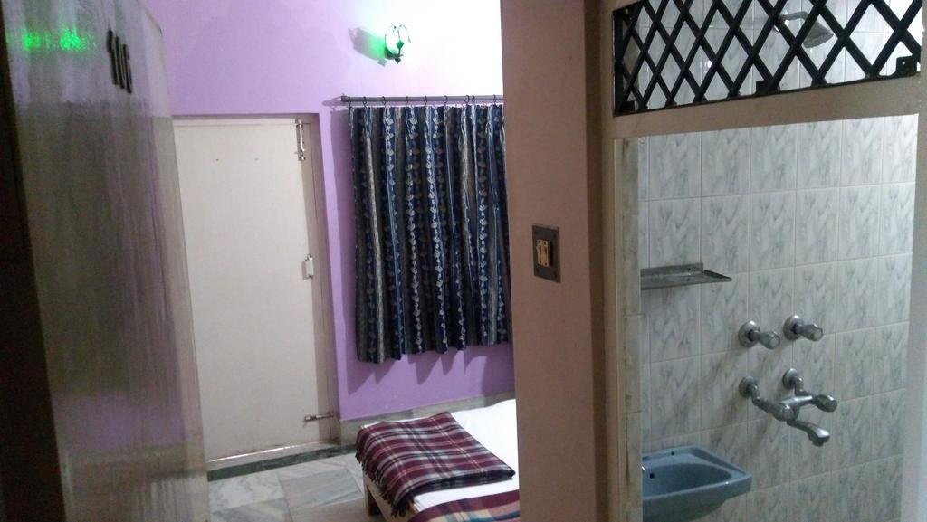 Leela Guest House Varanasi Exterior foto