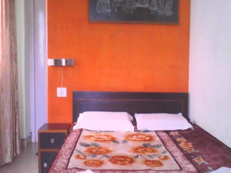 Leela Guest House Varanasi Exterior foto